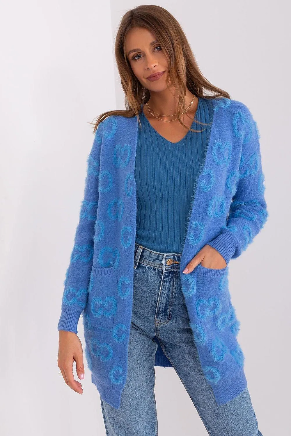 Cozy Knit Cardigan with Convenient Pockets for Every Occasion