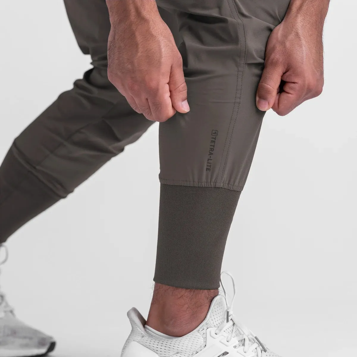 Men's Slim Fit Training Cargo Pants | Perfect for Outdoor Activities